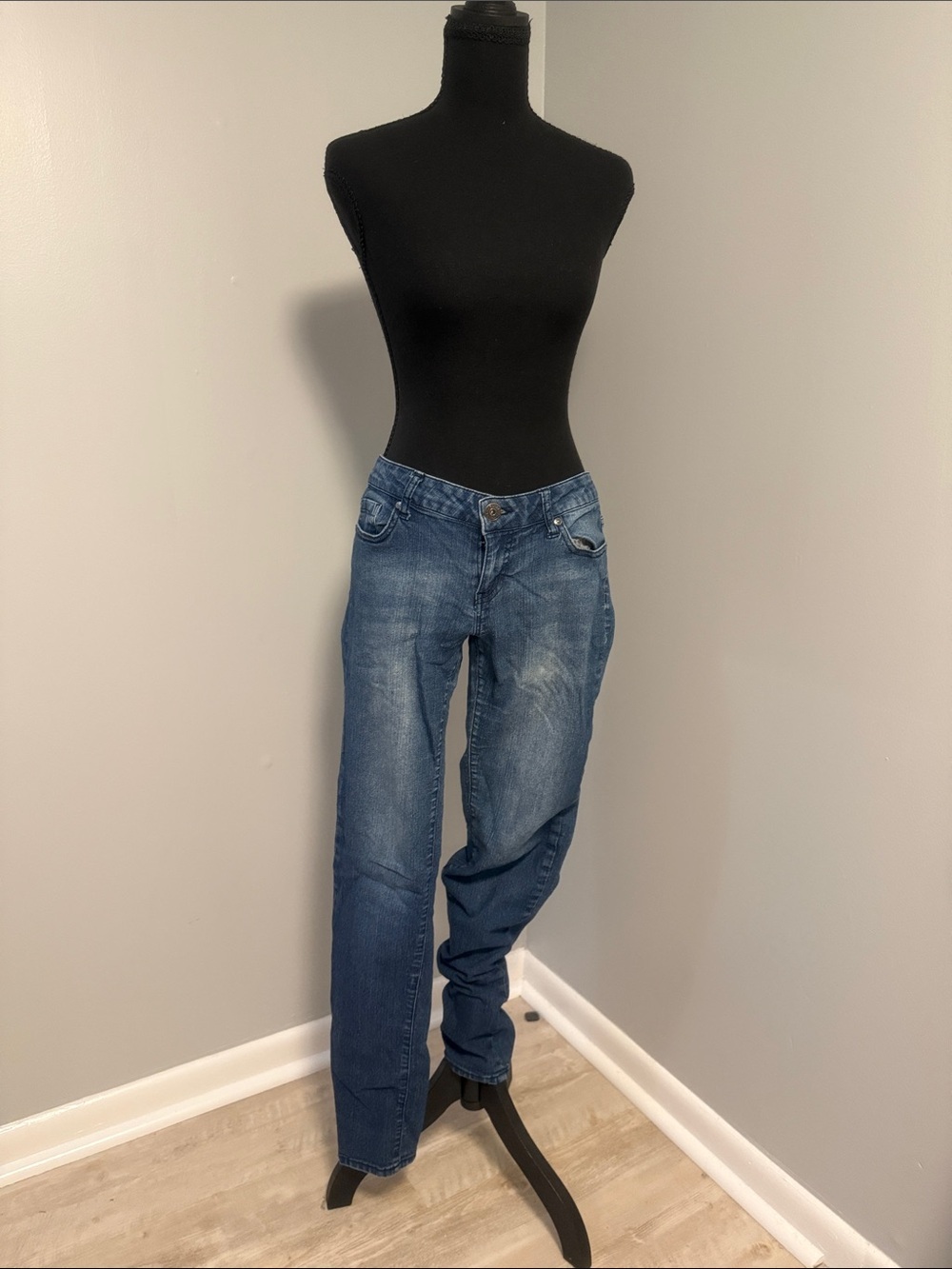 Celebrity Pink Women's Medium Blue Straight-Leg Jeans